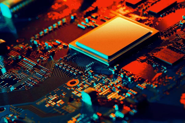 Elektronik devre kartı kapanıyor.