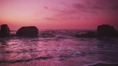 Denizde gün doğumu