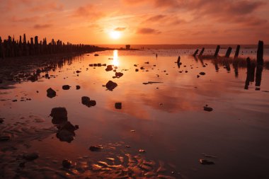 Gölde gün batımı