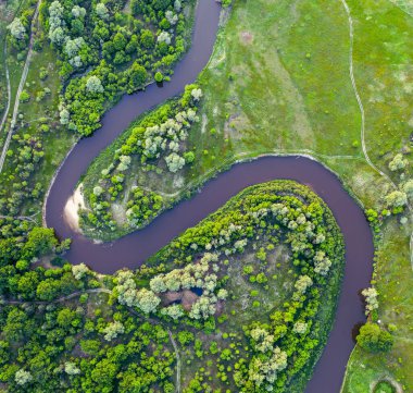 Çayırlardaki nehir