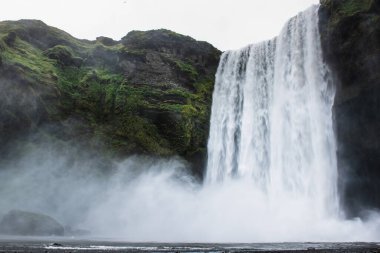 İzlanda 'da Scogafoss şelalesi