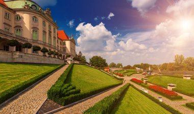 Kral sarayı bahçesi