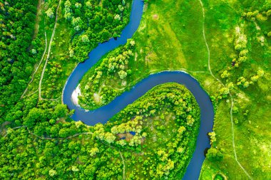 Çayırlardaki nehir