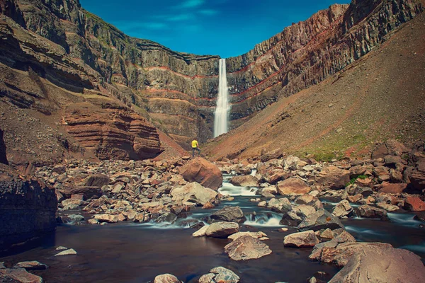 Cachoeira Hengifoss na Islândia — Fotografia de Stock