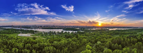 Sommersonnenuntergang auf dem Land — Stockfoto