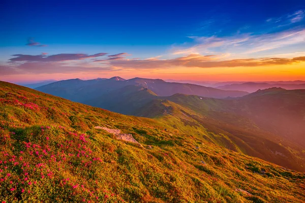 Amazing mountain sunrise — Stock Photo, Image