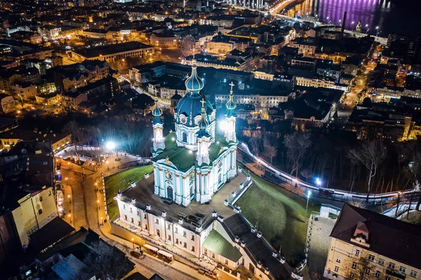 Letecký pohled na kostel sv. Ondřeje v Kyjevě — Stock fotografie