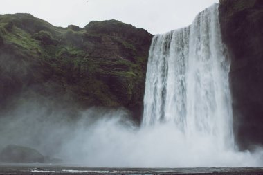 İzlanda 'da Scogafoss şelalesi