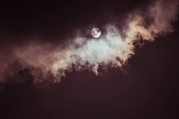 Місяць на темному небі — стокове фото