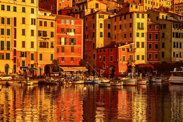 Solnedgång i Camogli stad, Italien. — Stockfoto