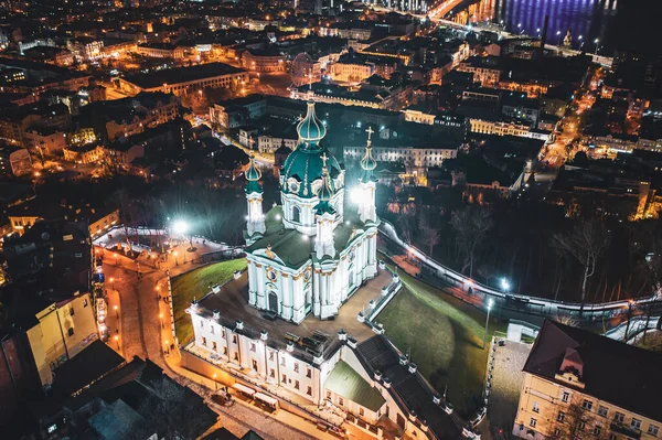 Kyiv 'deki Aziz Andrews Kilisesi' nin havadan görünüşü — Stok fotoğraf