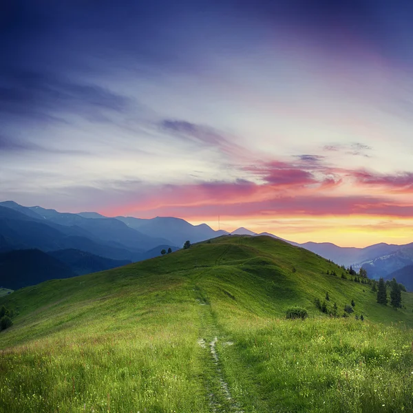 Tramonto di montagna — Foto Stock