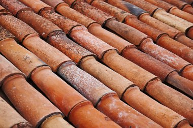 Kırmızı eski kiremit