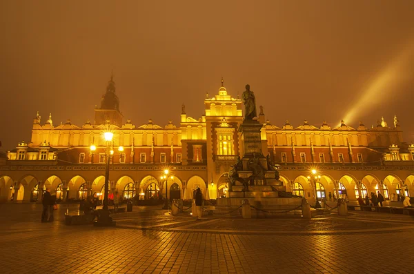 Marktplein in Kraków nachts — Stockfoto