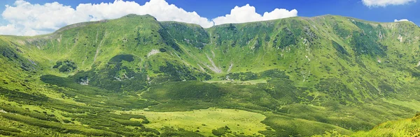 Green mountains range — Stock Photo, Image