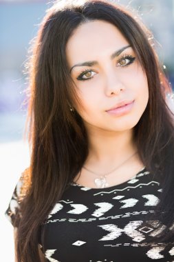 portre çekici esmer