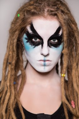 Sarışın Kadın Portresi