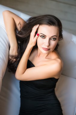 portre çekici esmer