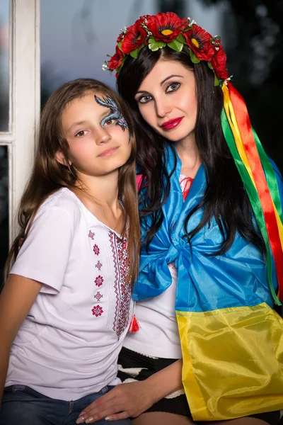 Portrait of mother and daughter — Stock Photo, Image