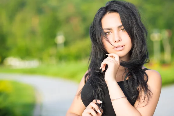 Retrato de jovem mulher sedutora — Fotografia de Stock