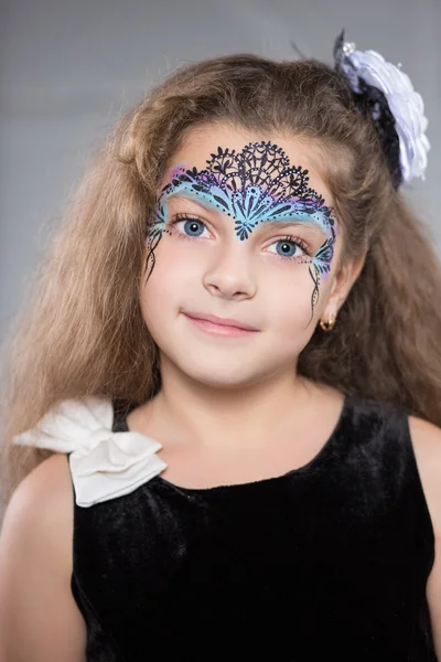 Smiling young girl — Stock Photo, Image