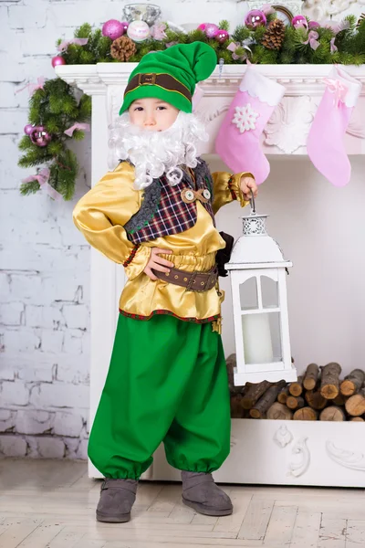 Menino vestido como um gnomo — Fotografia de Stock