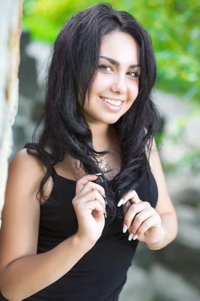 Portrait of pretty smiling brunette — Stock Photo, Image