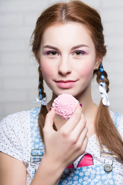 Ziemlich rothaarige Frau — Stockfoto