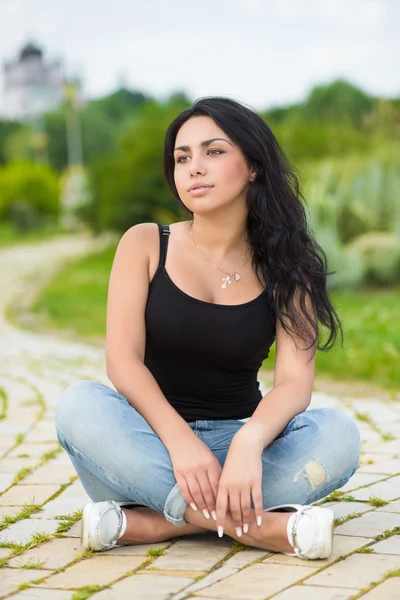 Muito jovem morena — Fotografia de Stock