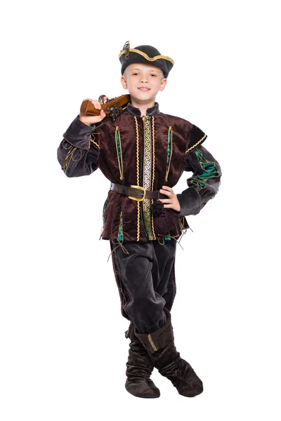 Αγόρι που θέτουν σε ένα κοστούμι του μεσαιωνικού κυνηγός — Φωτογραφία Αρχείου