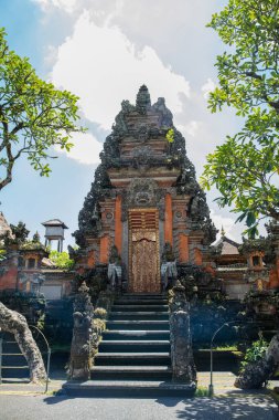 Ubud, Bali 'deki Bali Tapınağı' nın girişi harika görünüyor.