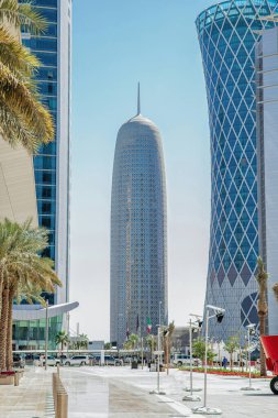 Burj Kulesi ve diğer gökdelenlerin manzarası, Doha, Katar.