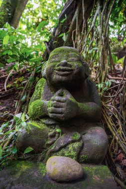Geleneksel Balili tanrı heykeli. Ubud, Bali Adası, Endonezya