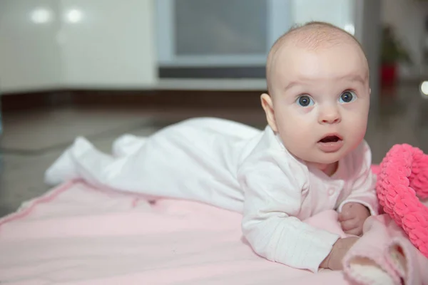 Lovely Little Baby Dressed White Sliders Hat Lies Pink Plaid — Stockfoto