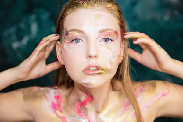 Joven Mujer Encantadora Con Maquillaje Creativo Pintura Corporal —  Fotos de Stock