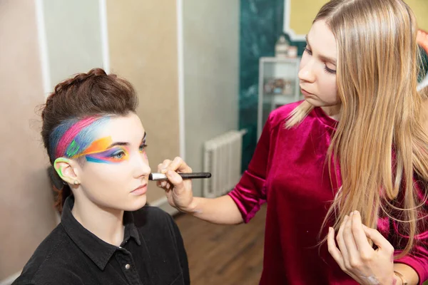 Artist Applies Makeup Young Model Studio — Stock Photo, Image
