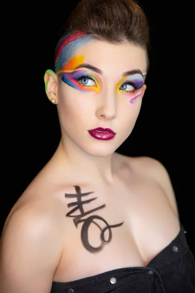 Giovane Bella Donna Con Trucco Creativo Body Painting — Foto Stock