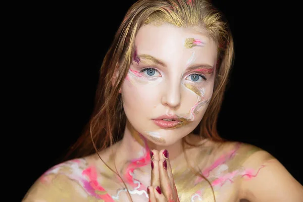 Retrato Una Joven Con Maquillaje Creativo Cara — Foto de Stock