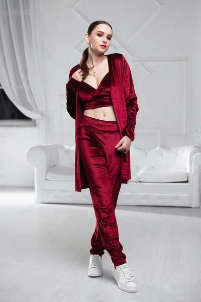 Beautiful Brunette Dressed Burgundy Velour Suit Posing Studio — Fotografia de Stock