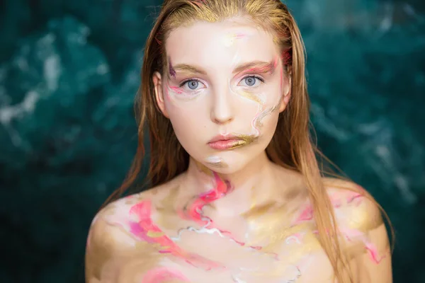 Giovane Donna Affascinante Con Trucco Creativo Body Painting — Foto Stock