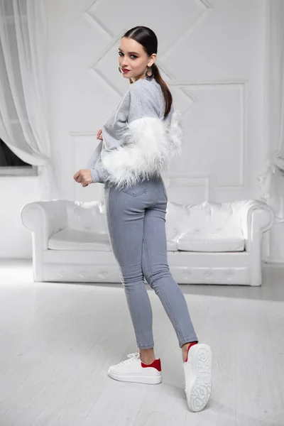 Chaming Woman Wearing Sweater Fur Jeans Posing Studio — Stock Photo, Image