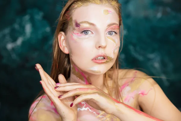Jeune Femme Sexy Avec Maquillage Créatif Peinture Corporelle — Photo