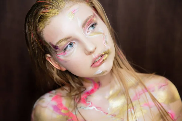 Portrét Mladé Ženy Kreativním Make Upem Tváři — Stock fotografie