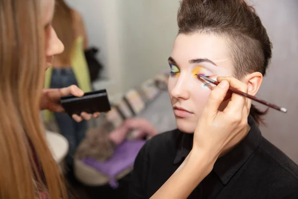 Artist Applies Makeup Beautiful Young Model Studio — Stock Photo, Image