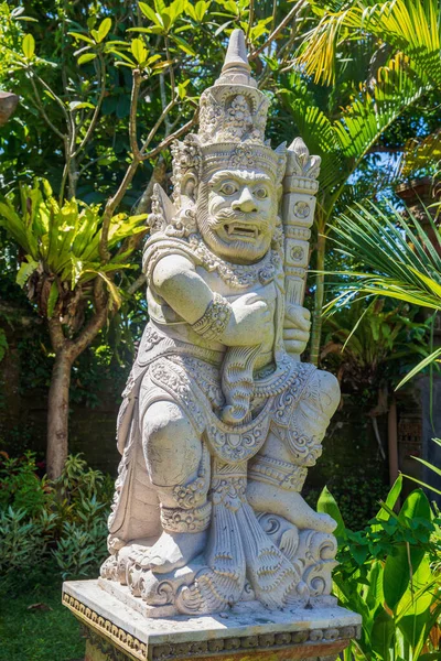전통적 발리인의 동상이다 인도네시아 — 스톡 사진