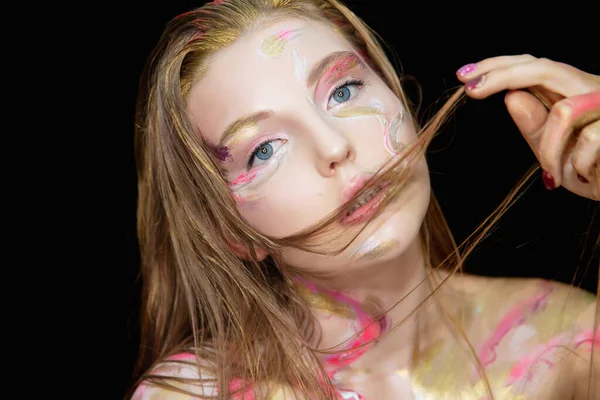 Retrato Una Joven Atractiva Con Maquillaje Creativo Cara —  Fotos de Stock