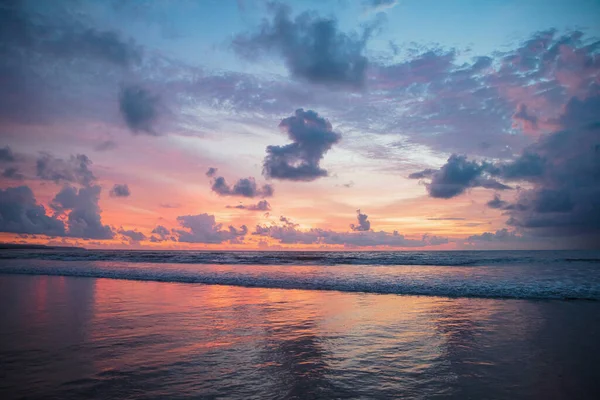 Solnedgång Utsikt Över Kuta Stranden Bali Indonesien Stockbild