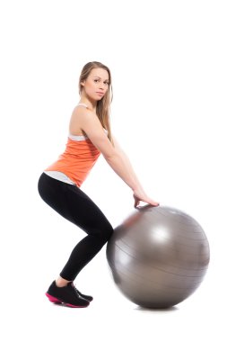 Kadının fit Ball egzersizler yapması