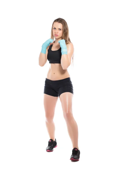Kvinna poserar i boxning ställning — Stockfoto