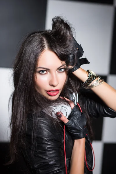 Brunette woman posing with headphones — Stock Photo, Image